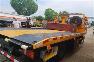 利通附近拖车电话号码服务